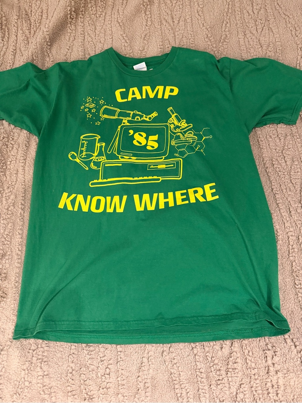 Camp Know Where '85 Green Men’s tee size: L